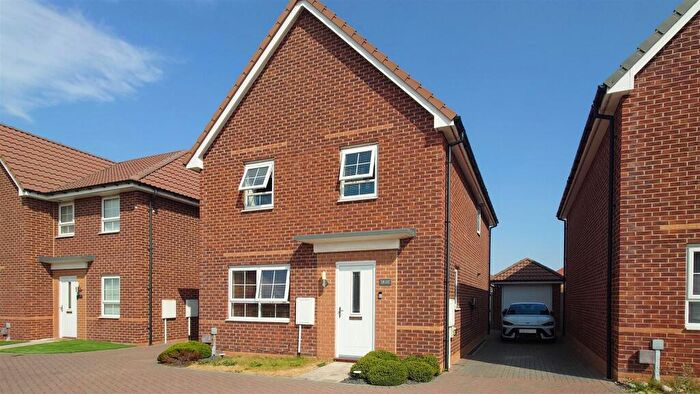 4 Bedroom Detached House For Sale In Jenkin Close, New Rossington, Doncaster, DN11