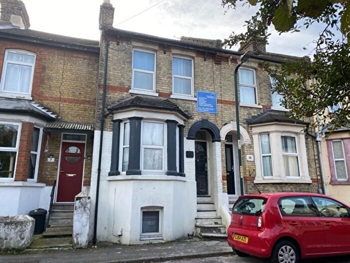4 Bedroom Terraced House To Rent In Salisbury Road, Chatham, ME4