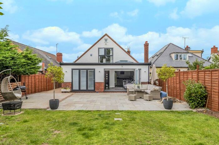 4 Bedroom Bungalow For Sale In Torleigh, Evesham Road, Offenham, WR11