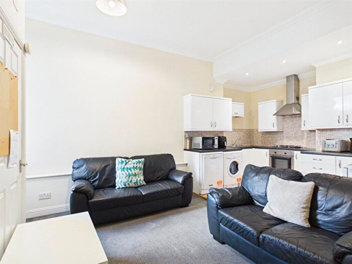 5 Bedroom Apartment To Rent In Leith Walk, Edinburgh, Midlothian, EH6