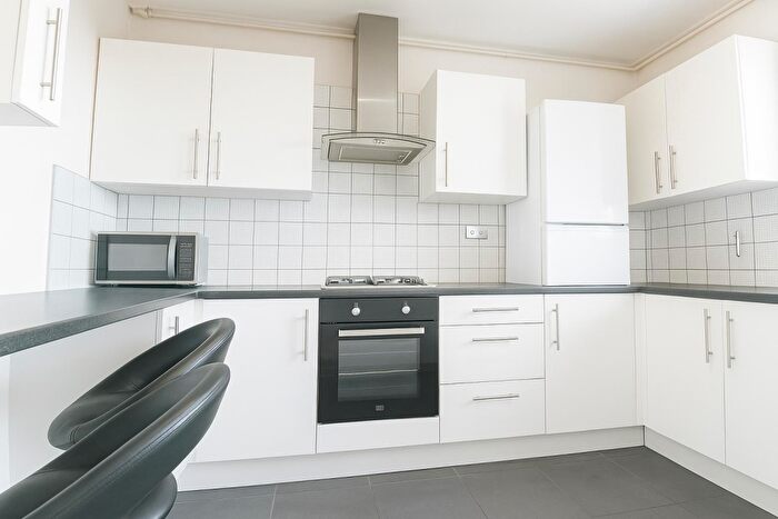 2 Bedroom Flat For Sale In West India Dock Road, London, E14
