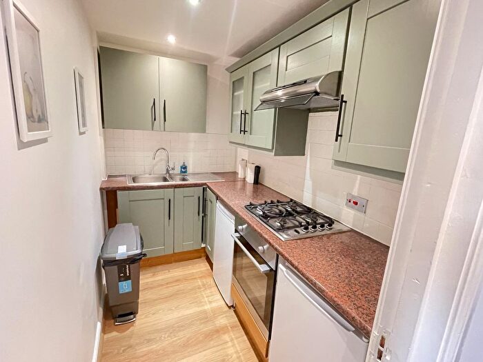 3 Bedroom Flat To Rent In A, Greyhound Rd, Fulham, W6