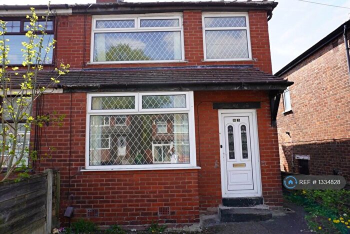 2 Bedroom Semi-Detached House To Rent In Kingston Avenue, Chadderton, Oldham, OL9