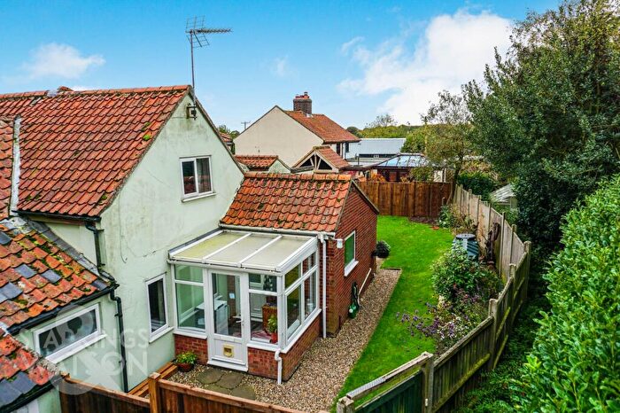 2 Bedroom Cottage For Sale In Nicholls Corner, Alpington, Norwich, NR14
