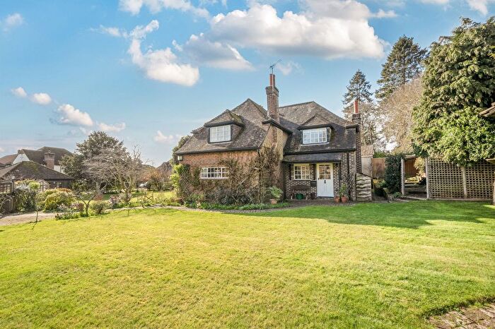 4 Bedroom Detached House For Sale In Dodsley Grove, Easebourne, GU29