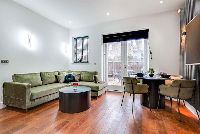 1 Bedroom Property To Rent In Hazlewood Mews, London, SW9