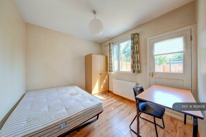 4 Bedroom Terraced House To Rent In Portland Road, Central Kingston, KT1