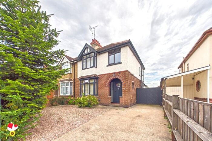 3 Bedroom Semi Detached House For Sale In Tuffley Avenue, Gloucester, GL1