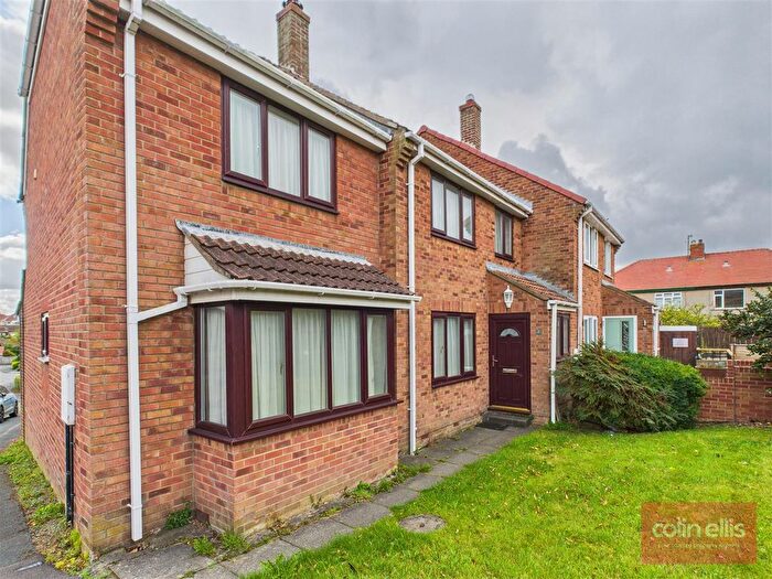 3 Bedroom Semi-detached House For Sale In Barleycroft, Scarborough, YO11
