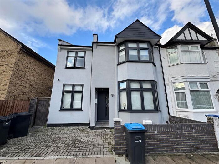 Studio To Rent In Lichfield Road, Edmonton, N9