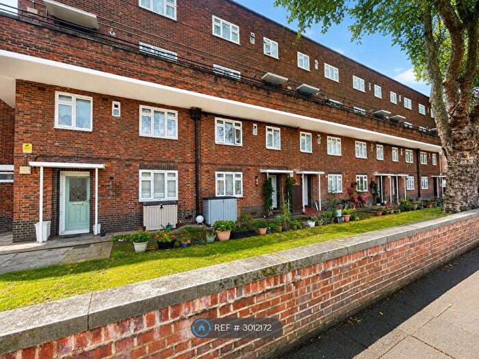 3 Bedroom Maisonette To Rent In Grasmere Court, London, SW13
