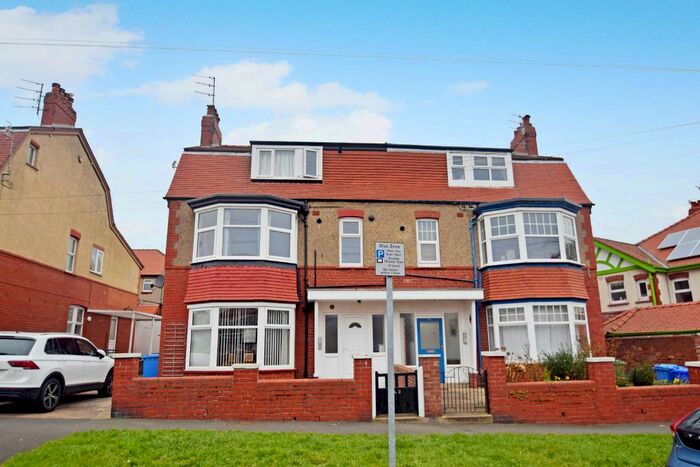 2 Bedroom Flat To Rent In Devonshire Drive, Scarborough, North Yorkshire, YO12
