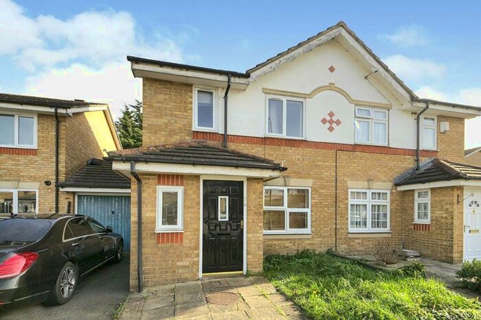 3 Bedroom Semi-Detached House To Rent In Sunset Road, London, SE28
