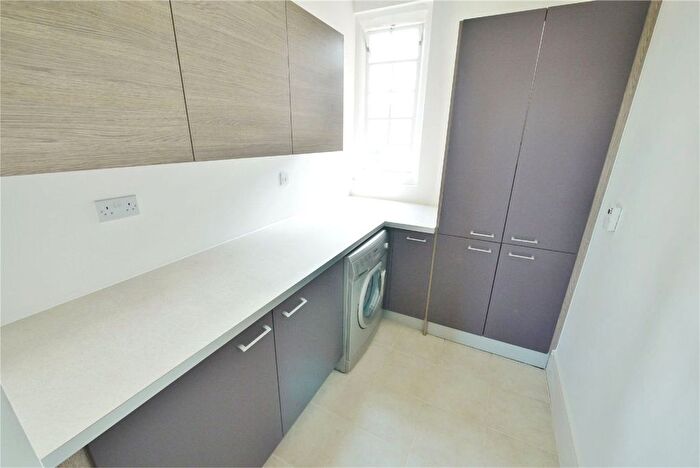 2 Bedroom Flat For Sale In Kavanagh Court, The Galleries, Warley, Brentwood, CM14