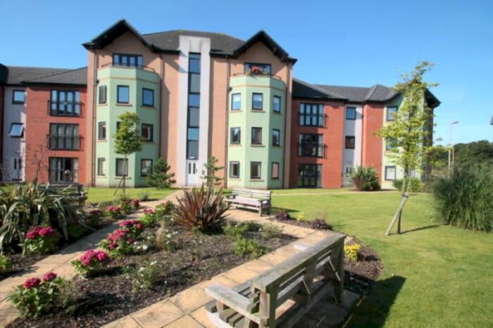 2 Bedroom Flat To Rent In Park Moor Gardens, Dudley, West Midlands, DY1