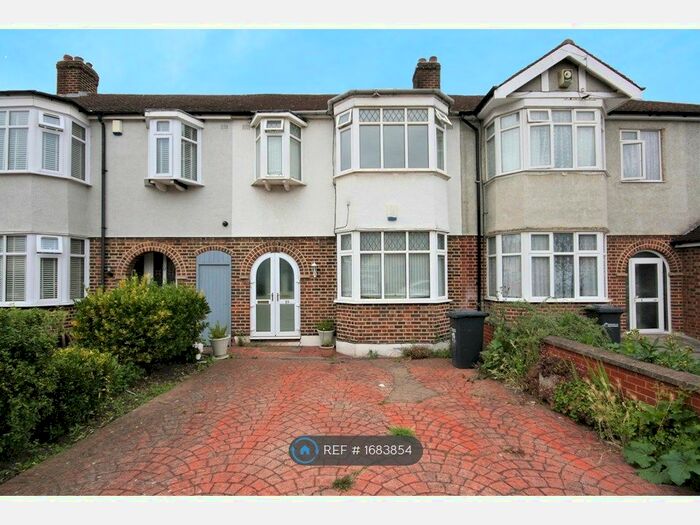 3 Bedroom Terraced House To Rent In Berkley Avenue, Waltham Cross, EN8