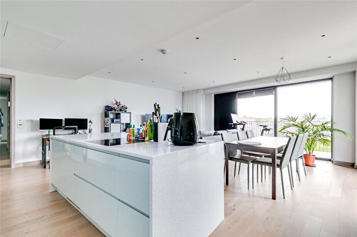 2 Bedroom Flat To Rent In Chivers Passage, London, SW18