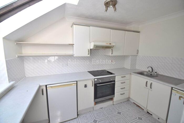 2 Bedroom Flat For Sale In Walkers Place, Reading, RG30