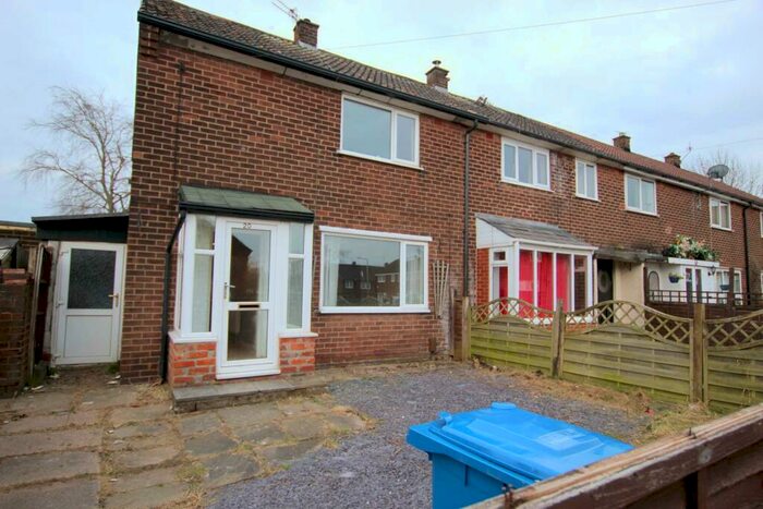 2 Bedroom Town House To Rent In Westmorland Drive, Brinnington, SK5