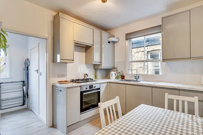 2 Bedroom Flat To Rent In Denton Street, Wandsworth, SW18