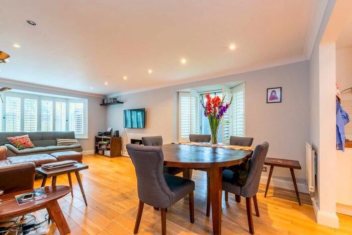 2 Bedroom Flat To Rent In Ridgway, Wimbledon Village, London, SW19