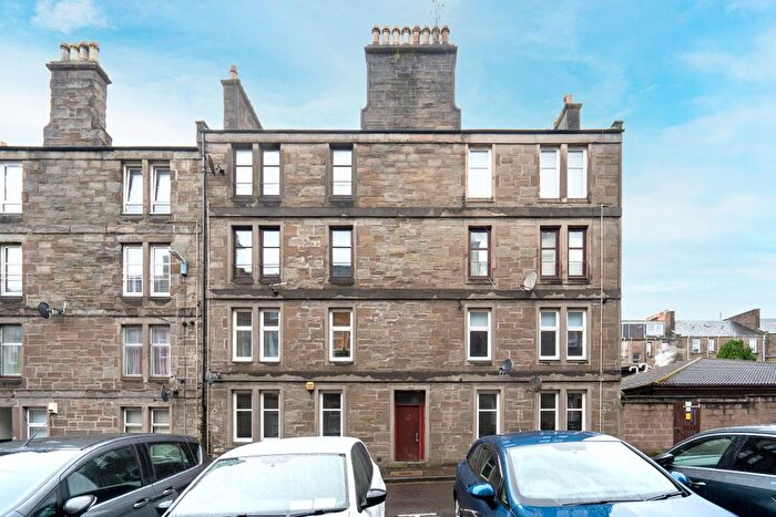 2 Bedroom Flat To Rent In Baldovan Terrace, Dundee, DD4