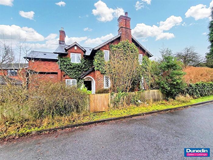 3 Bedroom Semi-Detached House To Rent In Margesson Drive, Barnt Green, Worcestershire, B45