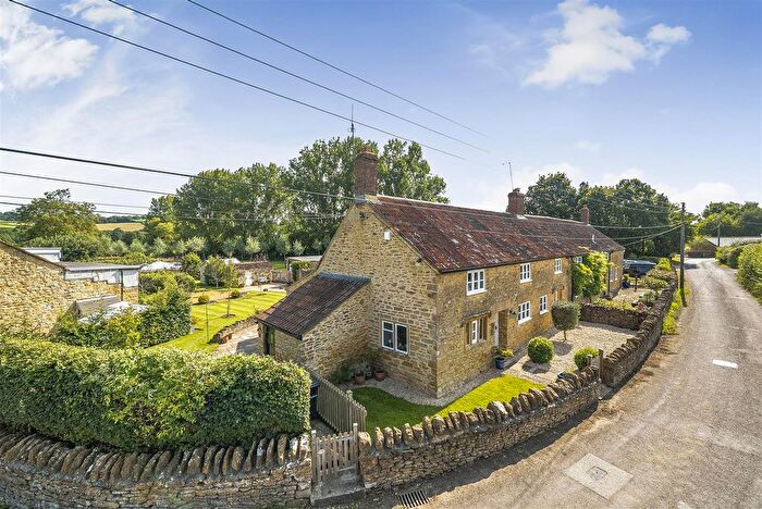 3 Bedroom Semi-Detached House For Sale In Middle Chinnock, Crewkerne, TA18