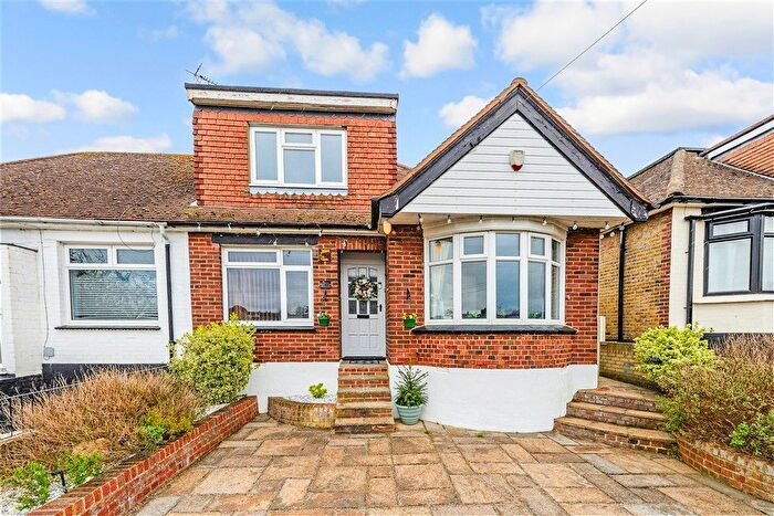 3 Bedroom Chalet For Sale In St. William's Way, Rochester, Kent, ME1