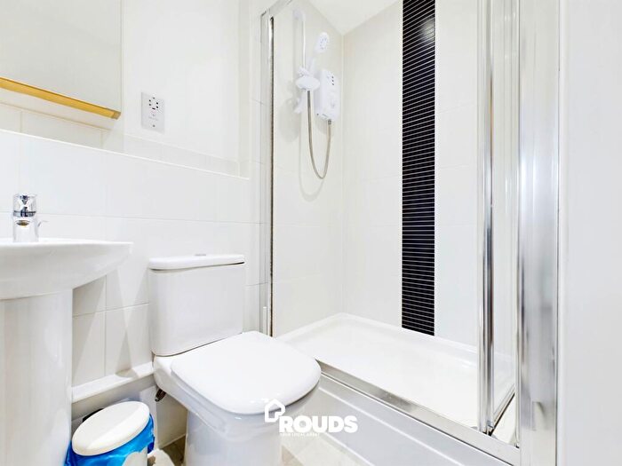 2 Bedroom Flat To Rent In Apartment, Bell Barn Road, Birmingham, West Midlands, B15
