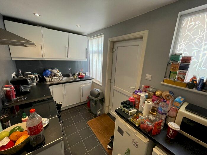 3 Bedroom Terraced House To Rent In Western Road, Leicester, LE3