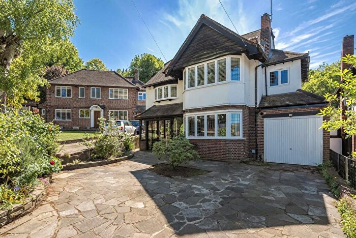 5 Bedroom Detached House For Sale In Hinchley Close, Hinchley Wood, KT10