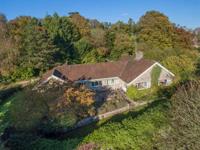 Houses for sale & to rent in BA4 6PP, South View, The Pennards And