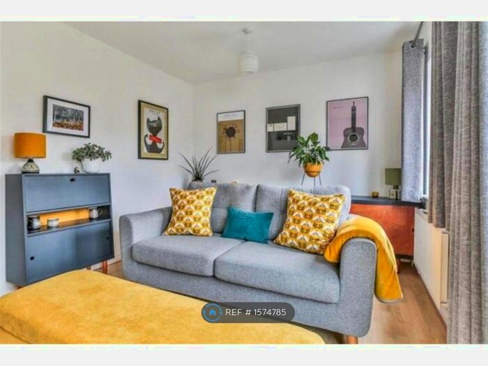 3 Bedroom Semi-Detached House To Rent In Weston Street, Sheffield, S3