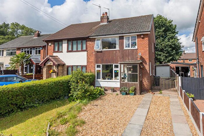 3 Bedroom Semi-Detached House For Sale In Cumberland Avenue, Leyland, PR25