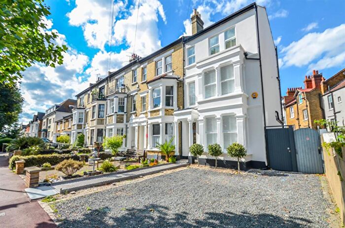 3 Bedroom End Of Terrace House For Sale In Alexandra Road, Southend-On-Sea, SS1