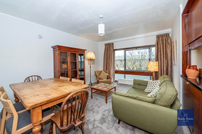 2 Bedroom Apartment To Rent In Renfrew Road, London, SE11