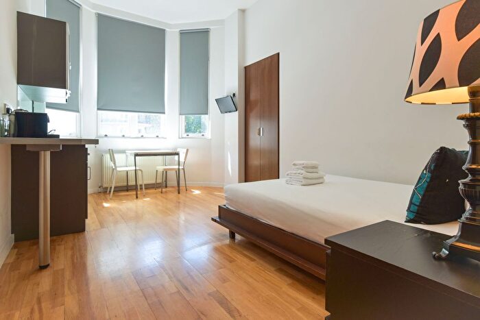 Studio To Rent In Flat, Holland Park Avenue, W11