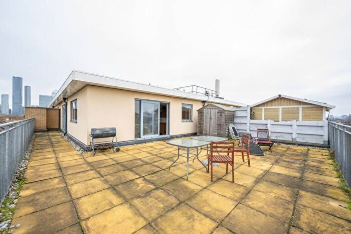 1 Bedroom Flat To Rent In Sherwood Gardens, Isle Of Dogs, London, E14