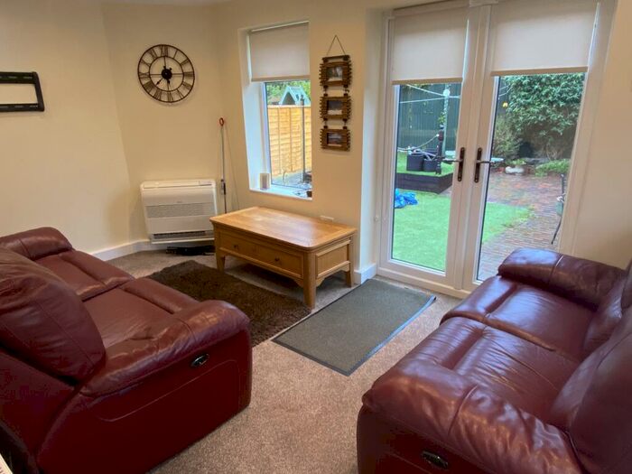 3 Bedroom House To Rent In Kingsley Avenue, Sprotbrough, DN5