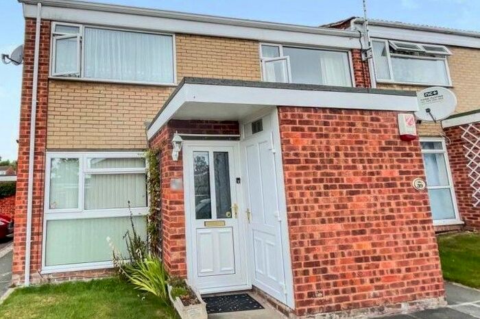 2 Bedroom Town House To Rent In Dennis Close, Western Park, Leicester LE3