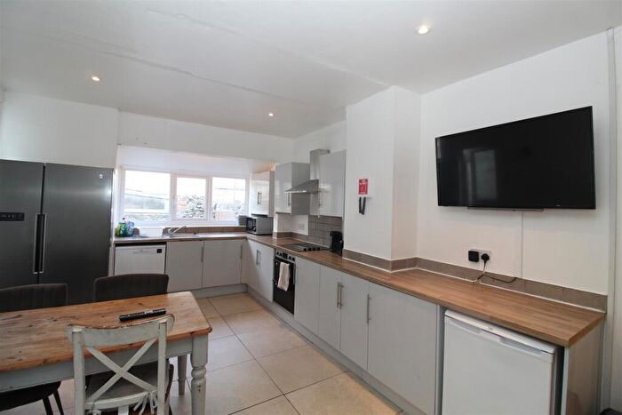 6 Bedroom House To Rent In Malefant Street, Cardiff, CF24