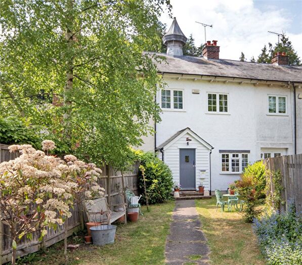 3 Bedroom Terraced House For Sale In Chipstead Lane, Sevenoaks, Kent, TN13