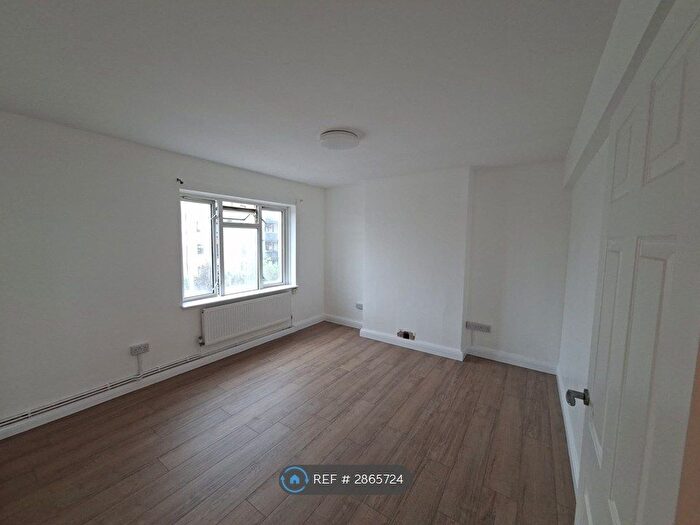 1 Bedroom Flat To Rent In Rainham Road South, Dagenham, RM10