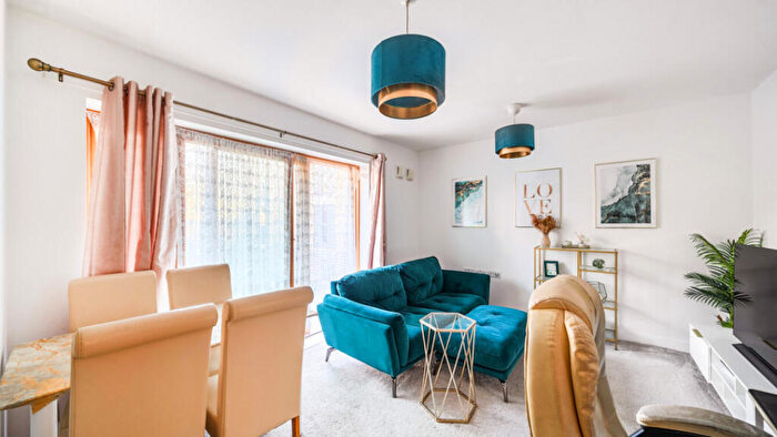 2 Bedroom Flat For Sale In Church Road, Leyton, E10