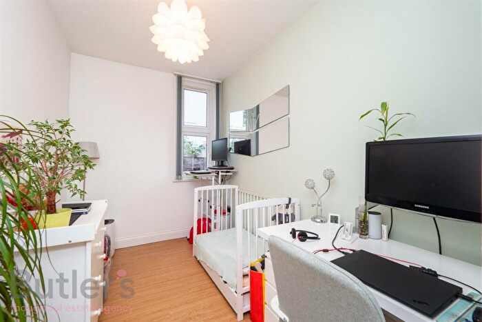 2 Bedroom Apartment To Rent In Burnell Road, Sutton, SM1
