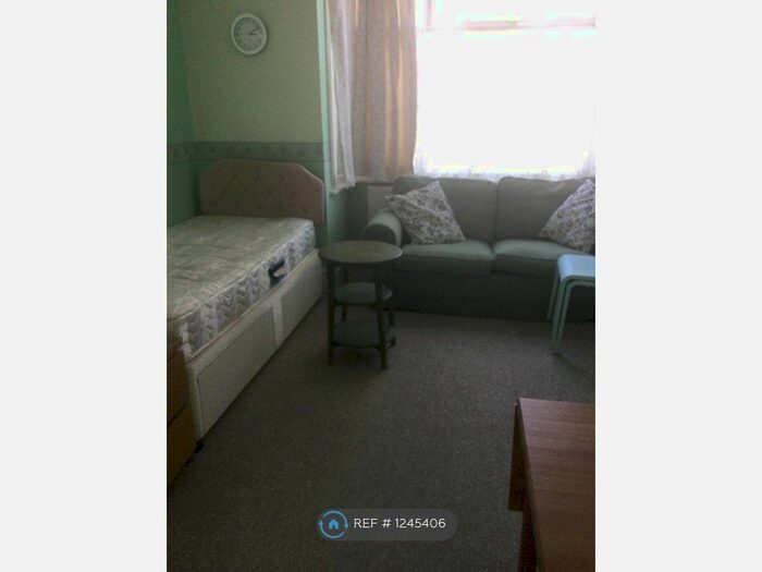 Studio To Rent In Ashling Road, Croydon CR0