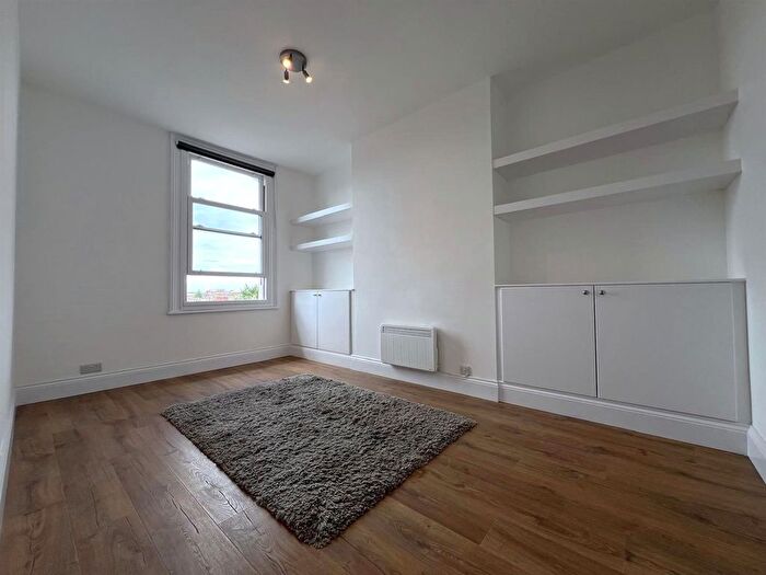 1 Bedroom Flat To Rent In London Road, Tooting, SW17