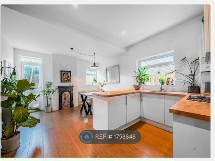 2 Bedroom Maisonette To Rent In Kettering Street, London, SW16