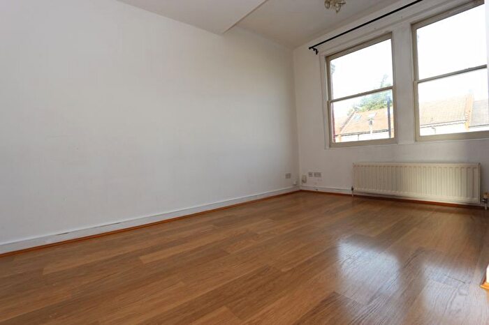 2 Bedroom Flat To Rent In Sandford Avenue, London, N22